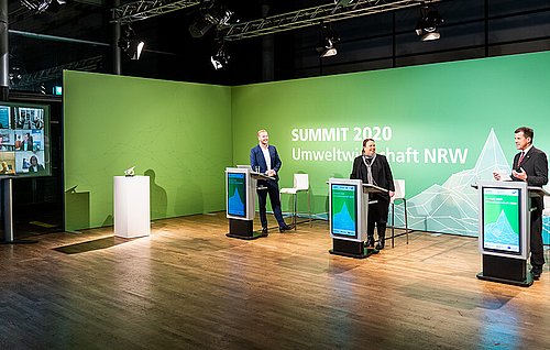 Monitor: Nominierte des Umweltwirtschaftspreis.NRW 2020 v.l.n.r.: Tobias Häusler (Moderator), Ursula Heinen-Esser (Ministerin für Umwelt, Landwirtschaft, Natur- und Verbraucherschutz des Landes Nordrhein-Westfalen und Eckhard Forst (Vorstandsvorsitzender NRW.BANK)